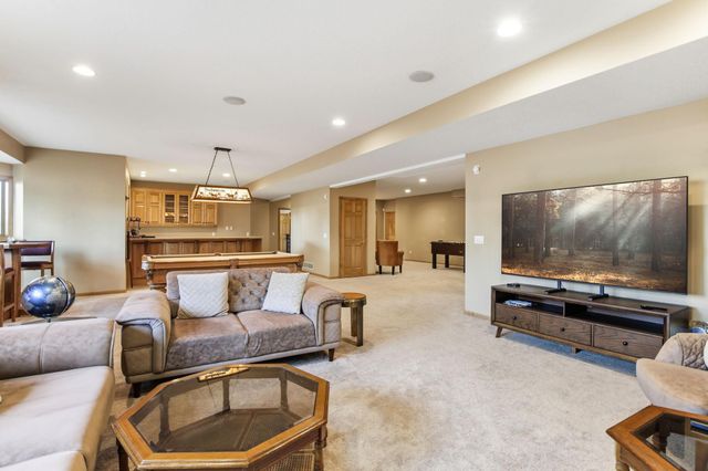2 Bent Tree Lane, North Oaks, MN 55127