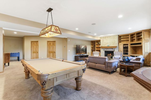2 Bent Tree Lane, North Oaks, MN 55127