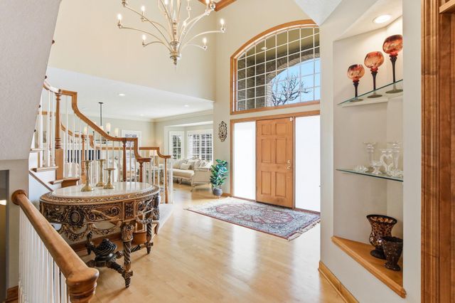2 Bent Tree Lane, North Oaks, MN 55127