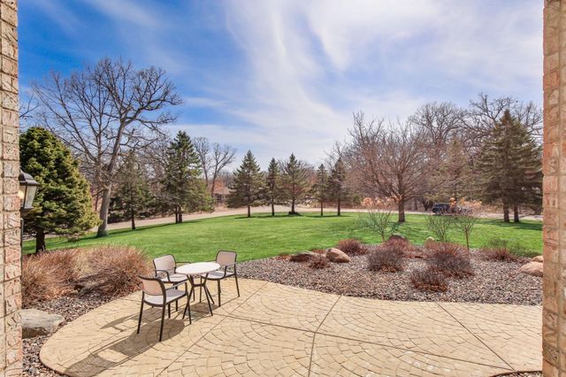2 Bent Tree Lane, North Oaks, MN 55127