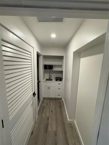 4171 SW 99th Ct SIDE, Miami, FL 33165