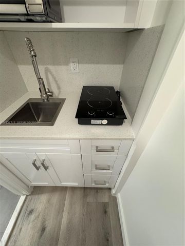 4171 SW 99th Ct SIDE, Miami, FL 33165