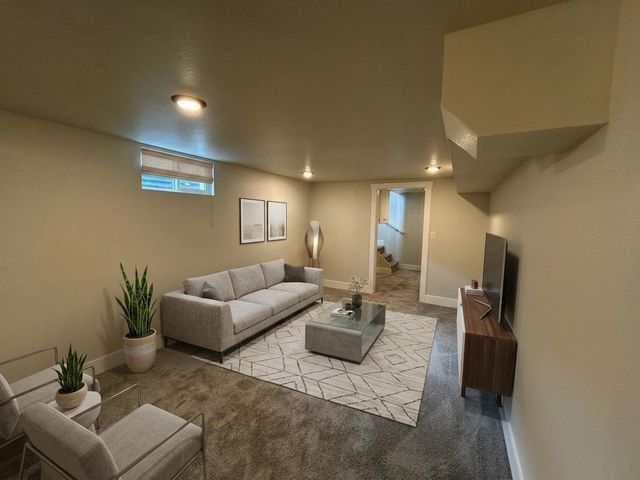 1028 E 40th Ave, Spokane, WA 99203