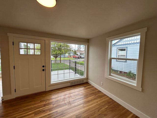 1028 E 40th Ave, Spokane, WA 99203