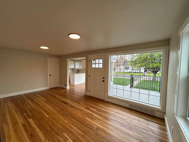 1028 E 40th Ave, Spokane, WA 99203