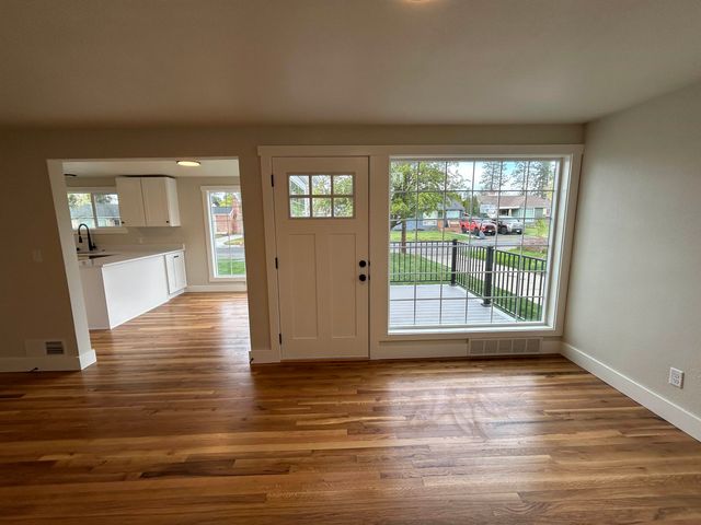 1028 E 40th Ave, Spokane, WA 99203