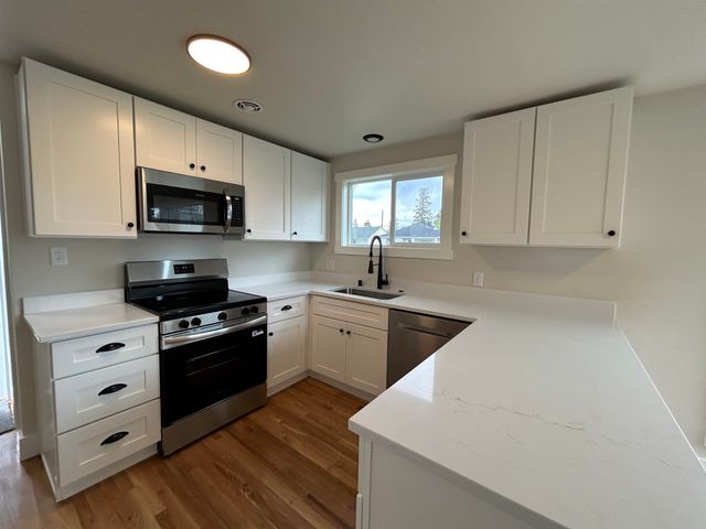 1028 E 40th Ave, Spokane, WA 99203