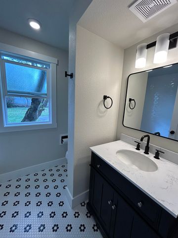 1028 E 40th Ave, Spokane, WA 99203