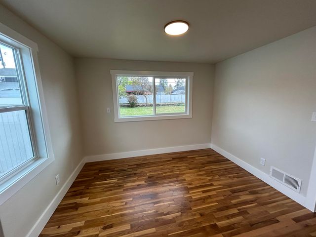 1028 E 40th Ave, Spokane, WA 99203