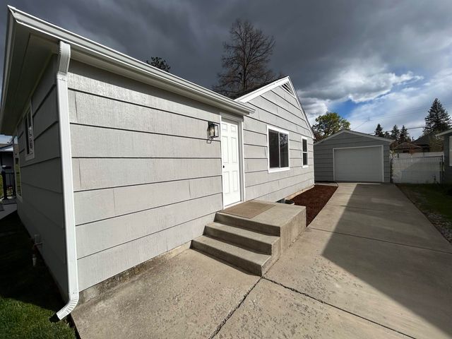 1028 E 40th Ave, Spokane, WA 99203