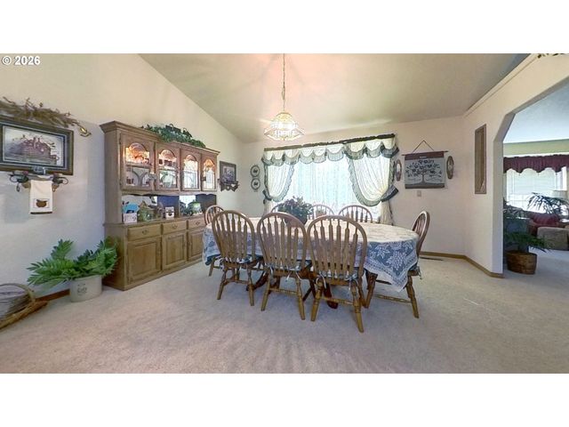 221 FOSTER Ln, Roseburg, OR 97470