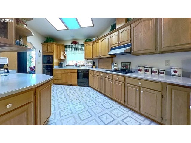 221 FOSTER Ln, Roseburg, OR 97470