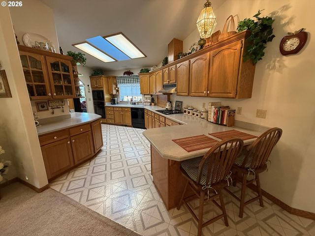 221 FOSTER Ln, Roseburg, OR 97470