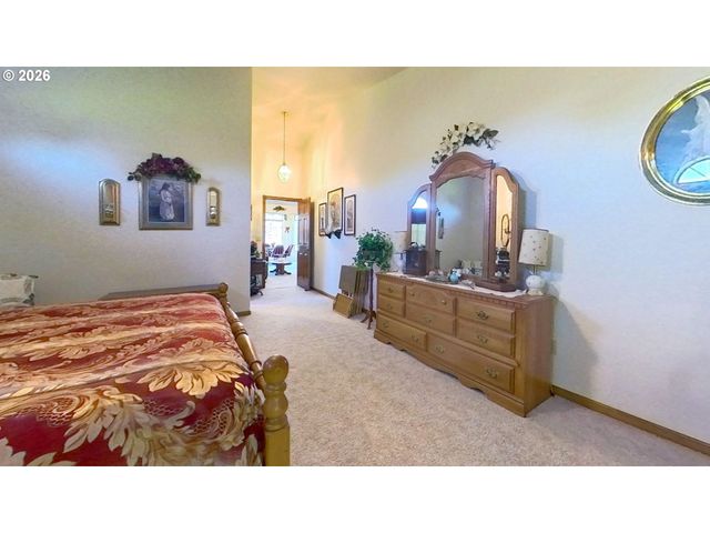 221 FOSTER Ln, Roseburg, OR 97470