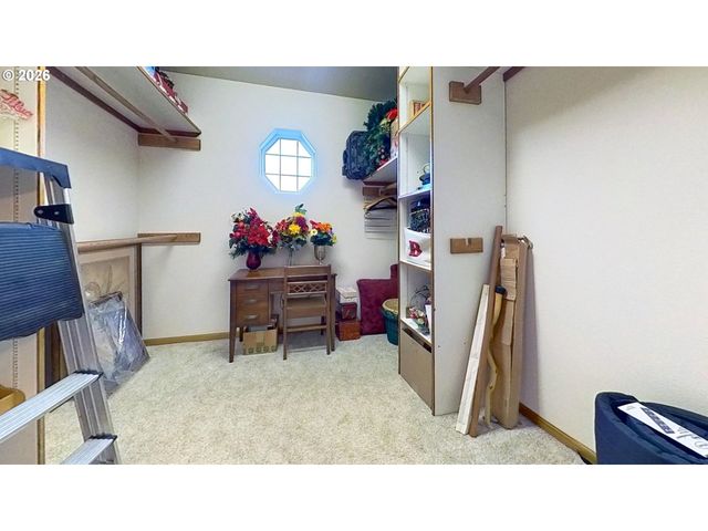 221 FOSTER Ln, Roseburg, OR 97470