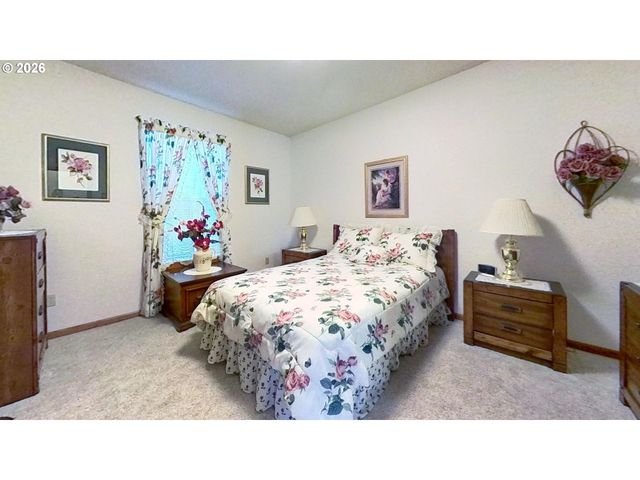 221 FOSTER Ln, Roseburg, OR 97470