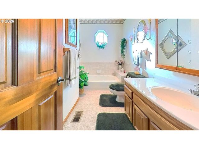 221 FOSTER Ln, Roseburg, OR 97470