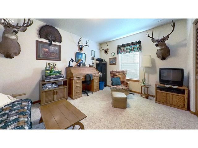 221 FOSTER Ln, Roseburg, OR 97470