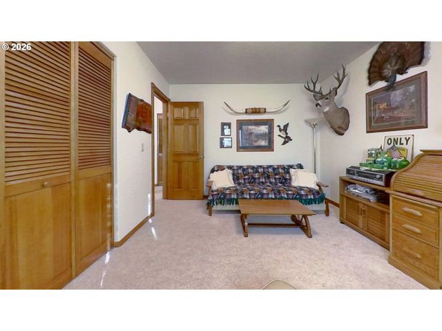 221 FOSTER Ln, Roseburg, OR 97470