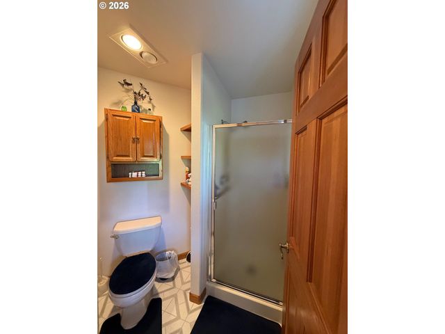 221 FOSTER Ln, Roseburg, OR 97470