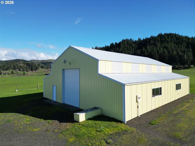 221 FOSTER Ln, Roseburg, OR 97470