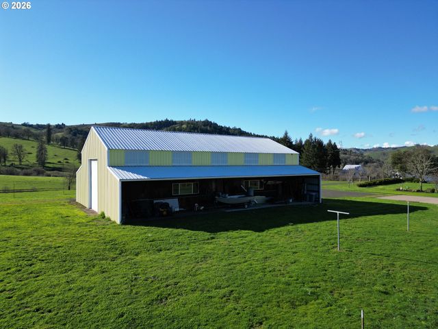 221 FOSTER Ln, Roseburg, OR 97470