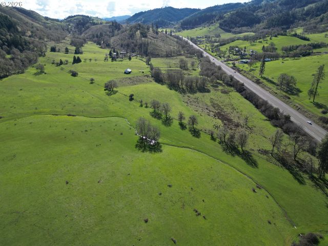 221 FOSTER Ln, Roseburg, OR 97470