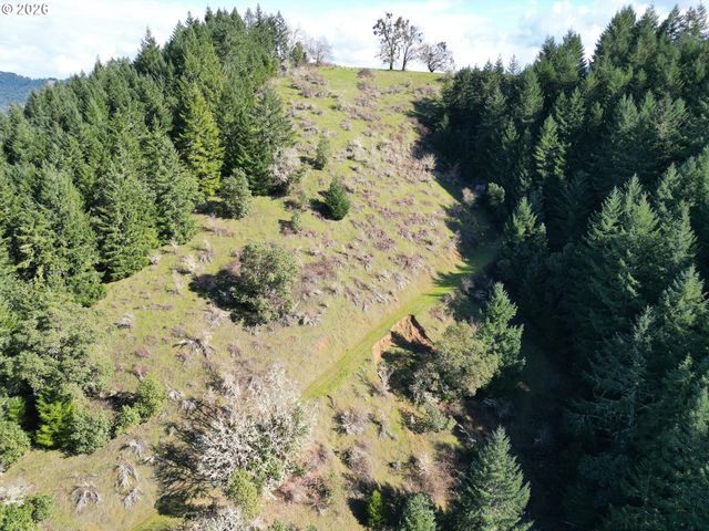 221 FOSTER Ln, Roseburg, OR 97470