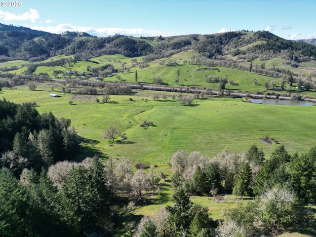 221 FOSTER Ln, Roseburg, OR 97470