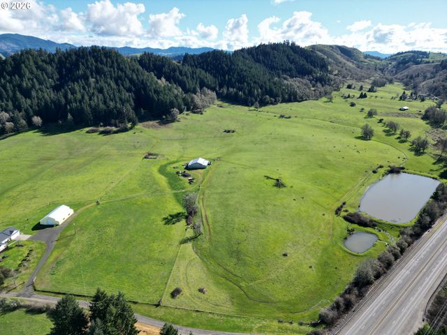221 FOSTER Ln, Roseburg, OR 97470
