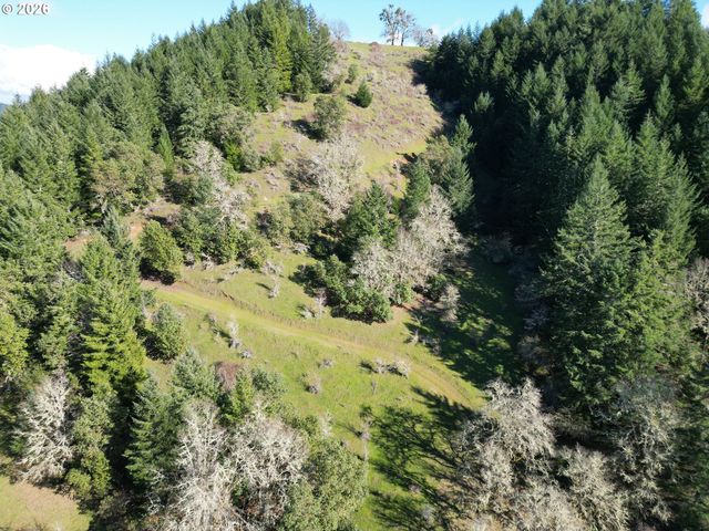 221 FOSTER Ln, Roseburg, OR 97470