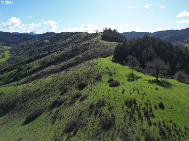 221 FOSTER Ln, Roseburg, OR 97470