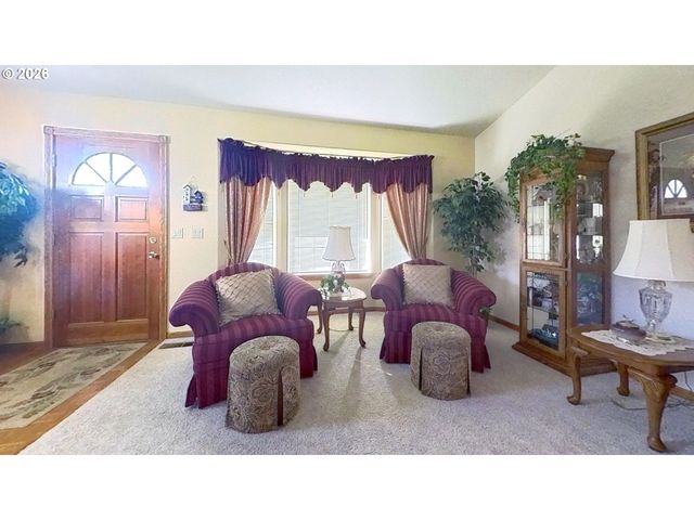 221 FOSTER Ln, Roseburg, OR 97470