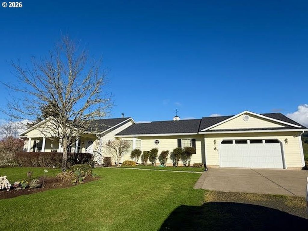 221 FOSTER Ln, Roseburg, OR 97470