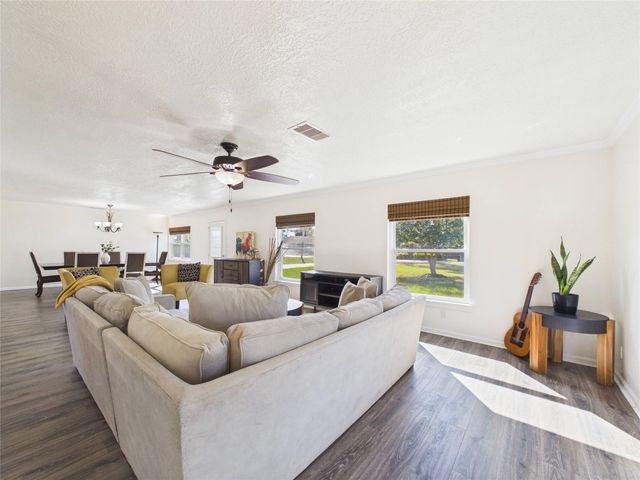 531 Oakdale Street, Shoreacres, TX 77571