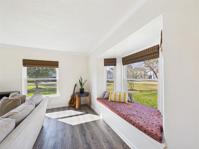 531 Oakdale Street, Shoreacres, TX 77571