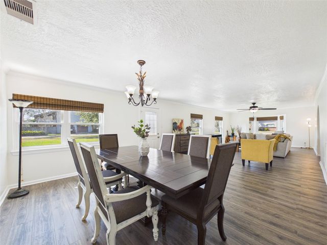 531 Oakdale Street, Shoreacres, TX 77571