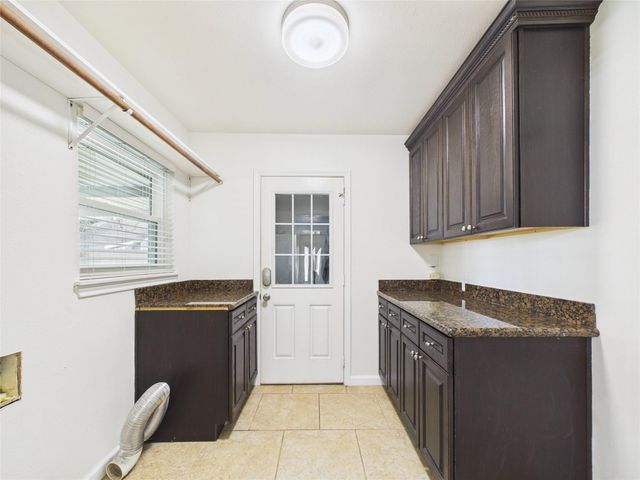 531 Oakdale Street, Shoreacres, TX 77571