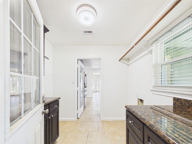 531 Oakdale Street, Shoreacres, TX 77571