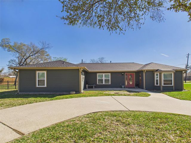 531 Oakdale Street, Shoreacres, TX 77571