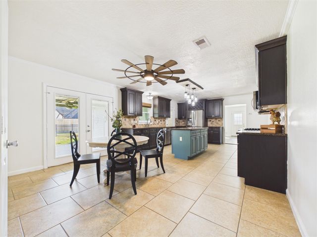 531 Oakdale Street, Shoreacres, TX 77571