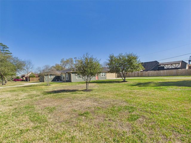 531 Oakdale Street, Shoreacres, TX 77571