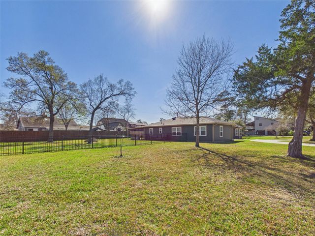 531 Oakdale Street, Shoreacres, TX 77571