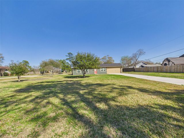 531 Oakdale Street, Shoreacres, TX 77571