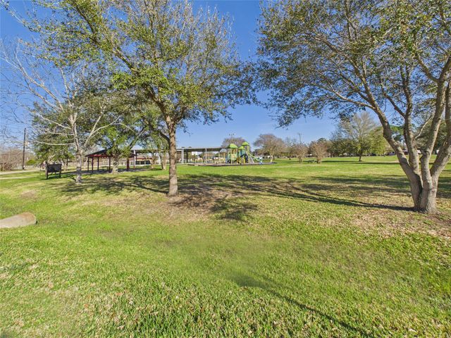 531 Oakdale Street, Shoreacres, TX 77571