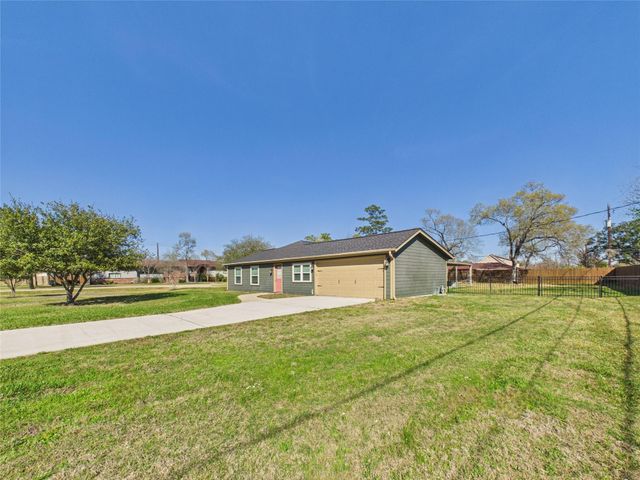 531 Oakdale Street, Shoreacres, TX 77571