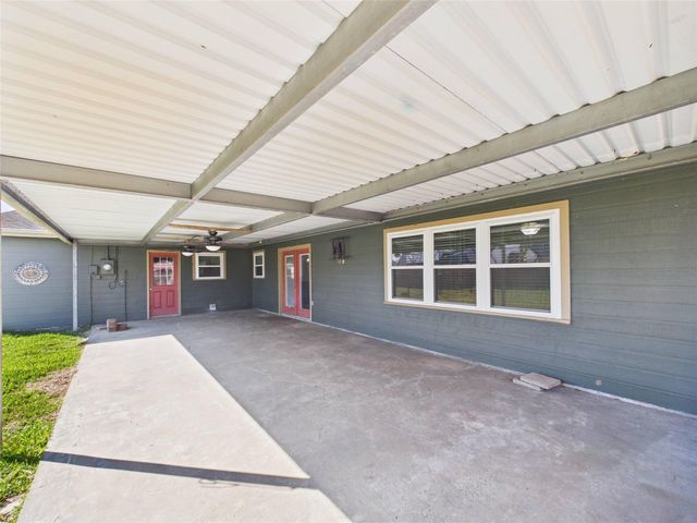 531 Oakdale Street, Shoreacres, TX 77571