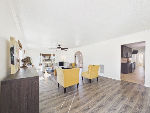 531 Oakdale Street, Shoreacres, TX 77571