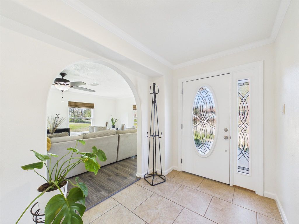 531 Oakdale Street, Shoreacres, TX 77571