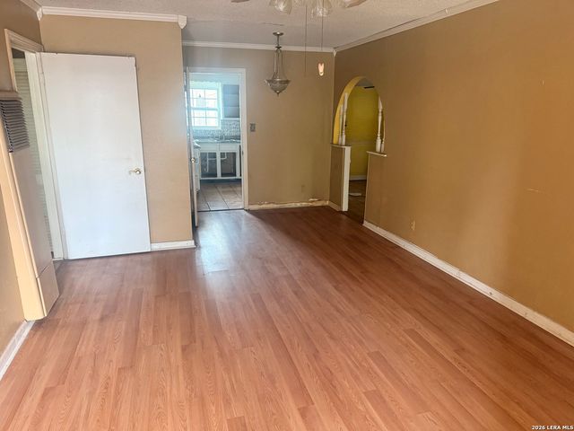 470 E AMBER ST, San Antonio, TX 78221